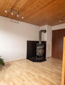 Großzügige 2,5-Zimmer-Wohnung + zwei Hobby oder Arbeitsräume im 2. DG + Garten - Neckartailfingen