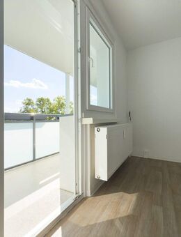 Spektakulärer Blick vom Balkon dieser sonnigen 3-Raumwohnung - Magdeburg