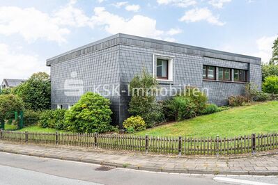 Gepflegter Bungalow mit vermieteter Einliegerwohnung in Toplage Leichlingens!