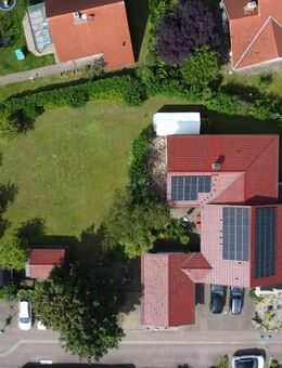 Attraktives Ein-/ Zweifamilienhaus mit PV- Anlage, Doppelgarage und Bauplatz in bester Ortslage - Lauenburg (Elbe)
