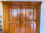 Massiver, wunderschöner alter Schrank - Goldswil b. Interlaken
