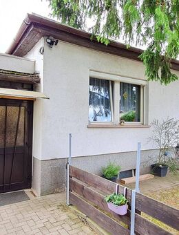 Kleines Häuschen mit schönem Grundstück in toller Lage - Magdeburg