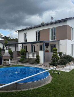 Familienfreundliches Einfamilienhaus in Alleinlage in Maxhütte-Haidhof - Maxhütte-Haidhof