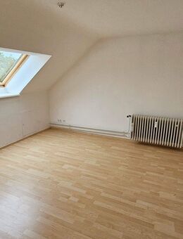 ALT-GINNHEIM, schöne sonnige 3-Zi.-Dachwohnung, Parkett, weißes Bad, ab 1.November frei! - Frankfurt (Main)