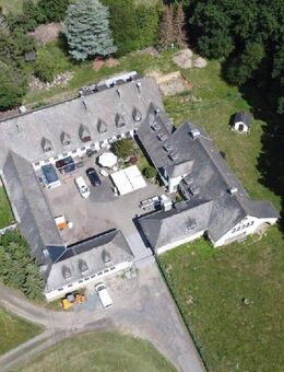 Repräsentativer Vierkanthof in Alleinlage mit Panoramablick (25.000 qm Grundstück / 4 Wohnungen)! - Rheinbrohl