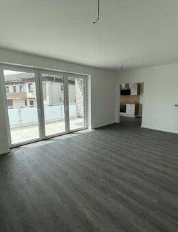moderne 3-Zimmer-Wohnung mit EBK, Gäste WC und Balkon in Achim-Uphusen - Achim