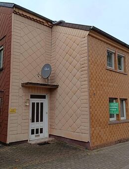 Freistehendes Ein- bis Zweifamilienhaus mit 2 Balkons, 2 Garagen und einem Bauplatz, in Merchweiler - Wemmetsweiler zu verkaufen - Merchweiler