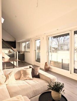 Moderne & edle Dachgeschosswohnung mit großem SÜD-Balkon (19m²) - 5 Gehminuten vom Feldmochinger See - München