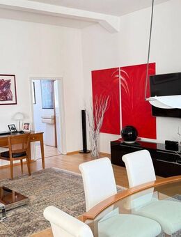 Traumhafte 3 1/2-ZW mit Aufzug, TG, SP, Balkon und TL-Bad in ES-Hohenkreuz! - Esslingen (Neckar)