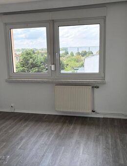 Schöne helle 3 Zimmerwohnung mit Balkon ab sofort verfügbar - Günthersleben-Wechmar