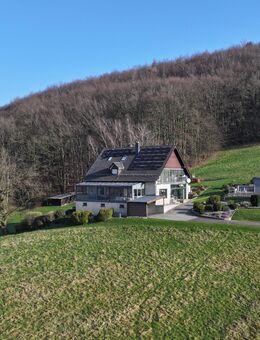In Alleinlage steht dieses energetisch sanierte Anwesen mit einmaliger Fernsicht... - Bad Oeynhausen