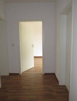 Objekt-Nr.: 3124 - vermietete 2-Zimmer-ETW im EG mit Wanne und Balkon in Lengenfeld - Lengenfeld