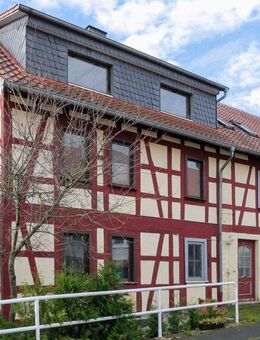 Fachwerk Idylle: Modernes Wohnen auf drei Etagen in Herbstein - Herbstein