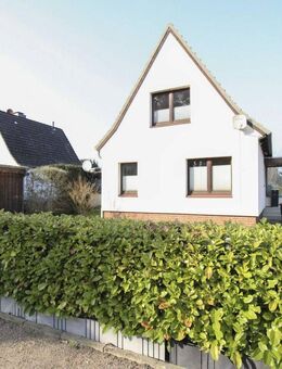 Gepflegtes gemütliches Einfamilienhaus mit Garten, Sauna, mehrere Gartenhäuschen - Erbbaurecht - Hamburg