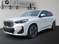 BMW iX, 1 eDrive20 M SPORT °, Jahr 2022 - Eggenfelden