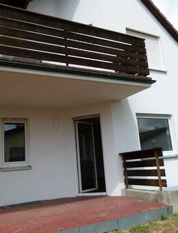 Zentrumsnahe 2,5-Zimmer-Wohnung mit Garage - Rödental