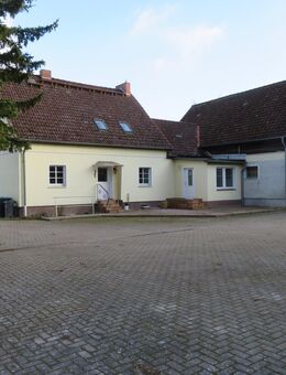 Resthof mit Pferdekoppel, Teich, Wohnhaus und Scheune - Nordwestuckermark