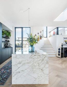 Smart Living mit Stil: Penthouse mit Aufdachterrasse im Boxhagener Kiez - Berlin