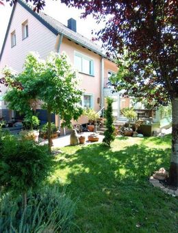 Einfamilienhaus mit neuwertiger Ausstattung, schönem Garten und Jacuzzi - Schleiden