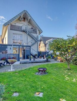 Freistehendes Einfamilienhaus mit Einliegerwohnung in direkter Rheinnähe für gehobene Ansprüche - Niederkassel