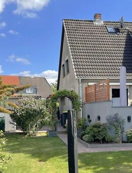 Kleine Doppelhaushälfte mit Erweiterungsmöglichkeiten auf einem tollem Grundstück in Reinfeld - Reinfeld (Holstein)