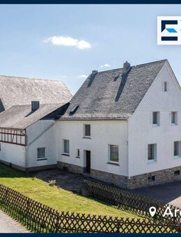 Gepflegtes Bauernhaus mit Soonwaldblick und stattlicher Scheune auf riesigem Grundstück mit Bauplatz - Argenthal
