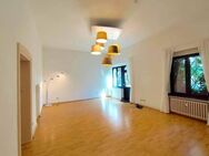 127m² in der bel étage einer stilvollen Villa am Jardin des Champs-Élysées von Oberhausen - Oberhausen