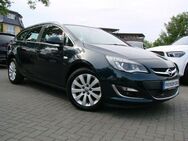 Opel Astra Sports Tourer Exclusiv Xenon Navi Tempomat PDC - Falkensee