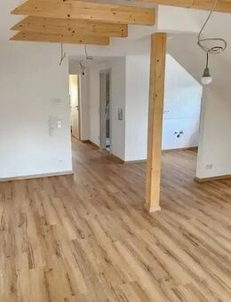 Renovierte, attraktive 2-Zimmer-Wohnung im Dachgeschoss mit Gartenanteil in guter Wohnlage Ambergs - Amberg