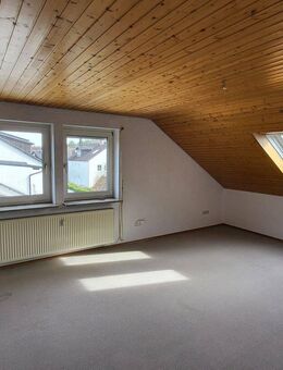 ** * Frei: Schöne helle Süd- DG WHG in Erlangen Ost Buckenhof / n. Siglitzhof Uttrenreuth in TOP ruhiger Traumlage v.e. 30 km/h Zone - Buckenhof