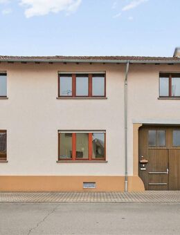Zweifamilienhaus mit großem Grundstück, Scheune und Dachterrasse in Linkenheim-Hochstetten - Linkenheim-Hochstetten