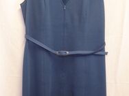 Uroma’s Kleid, blau, Stickerei, Gürtel, Gr. 46 - Gütersloh