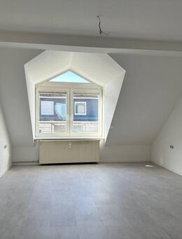 Helle 2-Zimmer-Dachgeschosswohnung in zentraler Lage der Schweriner westlichen Paulsstadt - Schwerin