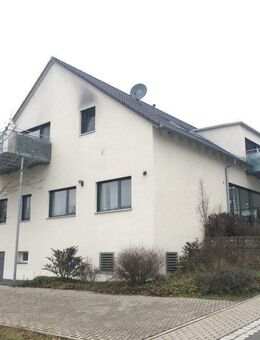 Schöne 2-Zimmerwohnung - Balkon - Parkett - Duschbad mit Fenster - Außenstellplatz - Lonnerstadt