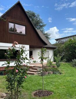 Geräumiges Einfamilienhaus mit großer Garage und Möglichkeit für Einliegerwohnung in Berlin-Kladow. - Berlin