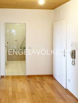Frisch renovierte 2-Zimmer-Wohnung mit Loggia - Lappersdorf