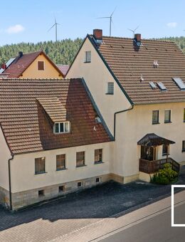 Raumwunder! Großzügiges Zweifamilienhaus in ruhiger Lage mit Garten, Werkstatt und Doppelgarage - Creußen