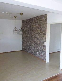 Renovierte 2,5-Zimmer-Wohnung mit Balkon und Tiefgaragenstellplatz - Ihr Wohlfühlzuhause! - Reichelsheim (Wetterau)