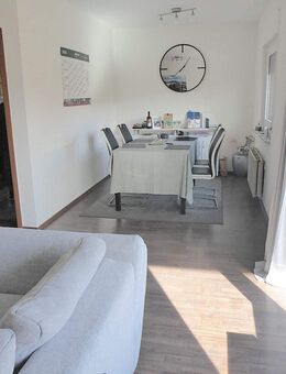 2,5 Zimmer Wohnung mit Balkon in kleiner, ruhiger Wohneinheit - Siegen (Universitätsstadt)