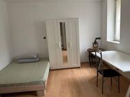 Möblierte und frisch renovierte 1-Zimmer Wohnung mit kleiner Küche und separater Dusche - Stuttgart