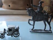 2 Zinn-Figuren: Kutsche + Pferd mit Reiter, zus. 3.- - München