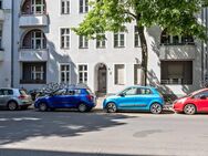 Altbau-Investment in bester Kiezlage - Vermietete 4-Zimmer-Wohnung mit Balkon & Tageslichtbad - Berlin