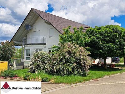 Repräsentatives 2FH, ELW, Büroraum, NEU sanierten „Rundbalkon“ 2 Garagen, Garten in 72348 Isingen