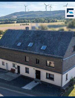 Großzügiges Zweifamilienhaus mit Ausblick auf weitläufigem Grundstück mit Nebengebäuden - Ellern (Hunsrück)