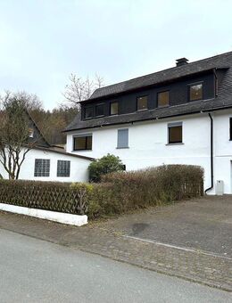 Renoviertes Mehrfamilienhaus: 3 Wohneinheiten mit Garten und Garagen in Hatzfeld-Eifa - Hatzfeld (Eder)