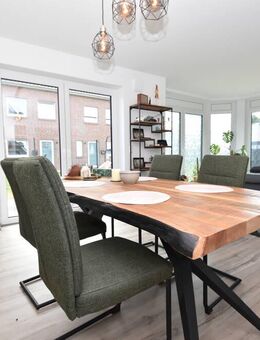 Neuwertige Doppelhaushälfte mit Einbauküche und Carport im Stadtteil Krusenbusch der Stadt Oldenburg - Oldenburg