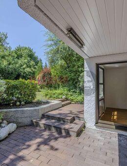 3 Zimmer Split-Level Gartenwohnung mit Hobbyraum + Sauna und Tiefgaragenstellplatz in ruhiger Lage - München