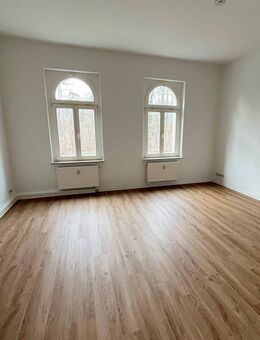 Mieten und Sparen! Wenige Stufen zum Glück - außergewöhnliche Wohnung mit Blick auf den Park - Wurzen