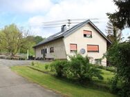 Ausbaufähiger Bauernhof mit Stallungen in wunderschöner Naturlage - Much