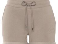 LASCANA Relaxshorts mit seitlichen Taschen und Logostickerei, Loungewear